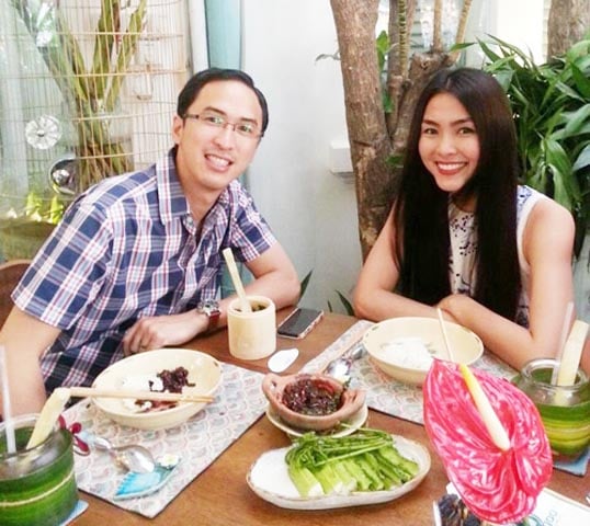 Kể từ sau khi lấy chồng, Hà Tăng ít khi xuất hiện cùng chồng trong những khoảnh khắc đời thường. Họ chỉ thường cùng xuất hiện ở những buổi event của Shbet111 slot, casino, thể thao, xổ số và ít khi nào thấy họ thể hiện tình cảm một cách rõ ràng như nhiều cặp vợ chồng khác. Chính vì thế, nữ diễn viên Mỹ nhân kế thu hút mọi ánh nhìn khi cùng chồng xuất hiện tại nhà hàng họ xuất hiện.