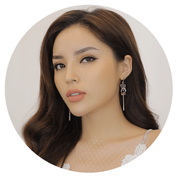 Cô sở hữu thân hình nóng bỏng với những đường cong đầy mê hoặc.