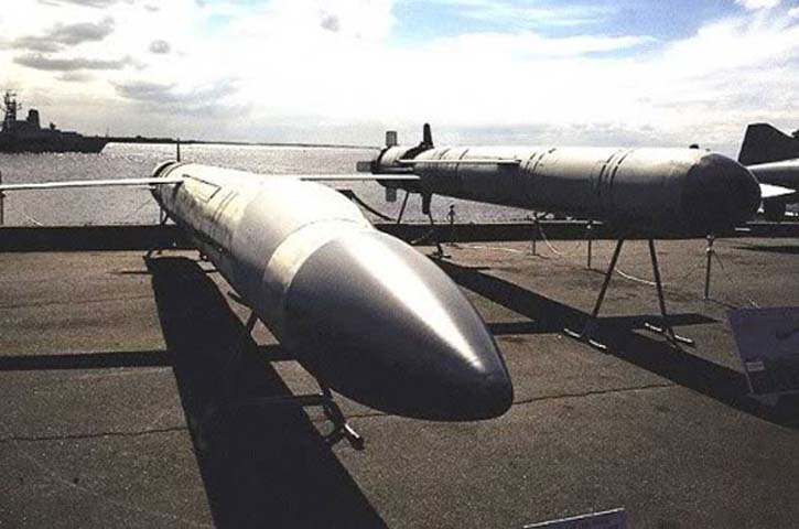 Tên lửa hành trình chống tàu 3M-54E dùng để tiêu diệt các loại tàu chiến mặt nước như tàu tuần tiễu, tàu khu trục, tàu đổ bộ, tàu hậu cần và cả tàu sân bay hoạt động riêng lẻ cũng như hoạt động theo đội hình tàu trong các điều kiện bị chế áp điện tử.