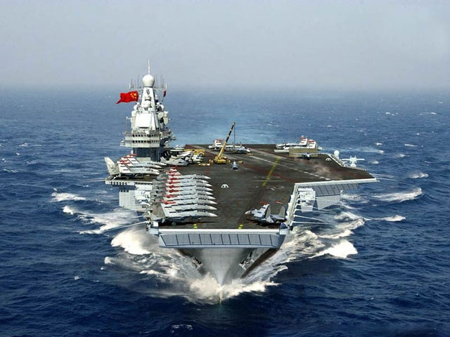Dù được kỳ vọng như vậy nhưng tạp chí Kanwa Defense Review số tháng 6 dẫn đánh giá của chuyên gia tàu sân bay Nga cảnh báo, tàu sân bay duy nhất hiện nay của Trung Quốc rất có thể sẽ bị biến dạng trong vài năm tới do chất lượng thép sử dụng bên trong và bên ngoài thân tàu không giống nhau. Theo các chuyên gia Nga: “Hiện nay người ta chưa nhìn thấy vấn đề, nhưng một vài năm sau rất có thể sẽ xuất hiện khả năng thân tàu bị biến dạng và mất thăng bằng”. Nhóm kỹ sư thiết kế của Trung Quốc thừa nhận cũng đã biết rõ về điều này và sẽ không ngừng giám sát mọi tình trạng tiếp theo của con tàu để tìm giải pháp xử lý phù hợp.