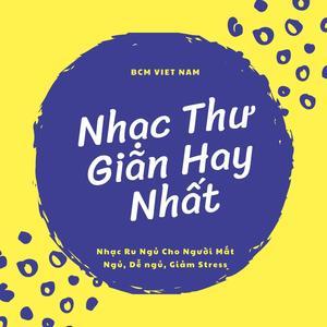 Thời trang dạ hội vào ngày hè của Thu Thảo cũng vẫn đi theo phong cách nhẹ nhàng, nữ tính mà vẫn rất quyến rũ.