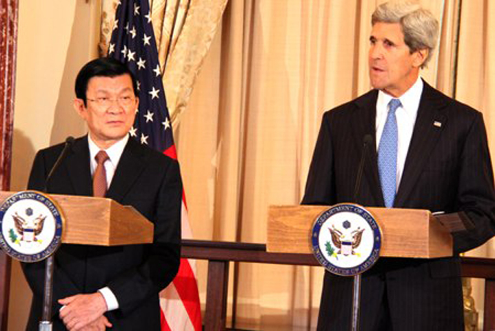 Trong phát biểu chào mừng, Ngoại trưởng Mỹ John Kerry nhắc lại kỷ niệm gắn bó với Việt Nam từ thời chiến tranh, quá trình bình thường hóa quan hệ hai nước và khẳng định Chính phủ Mỹ coi trọng và mong muốn quan hệ hai nước phát triển mạnh mẽ hơn nữa trong thời gian tới thông qua các cơ chế hợp tác hiệu quả trên nhiều lĩnh vực. Ảnh: QĐND   