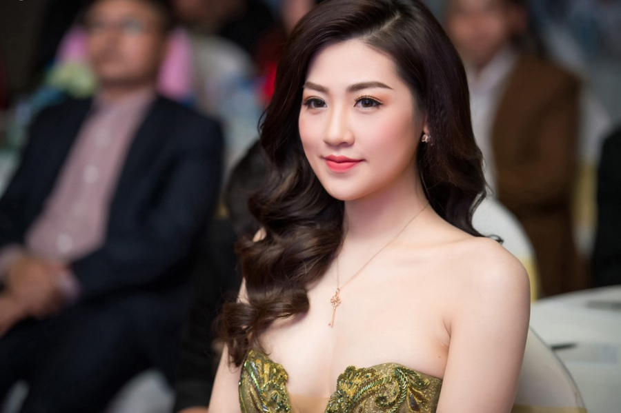 Á hậu Tú Anh xem Mai Phương Thúy như 1 người chị ruột của mình.