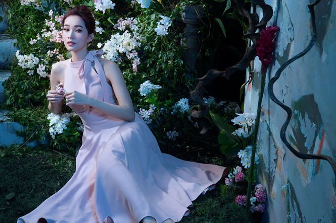Cho đến nay, cô vẫn xứng danh là 'Hoa hậu của các Hoa hậu' nhờ vẻ đẹp mong manh, quyến rũ của mình.  