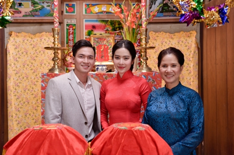 Nam Em bị nghi bí mật làm lễ ăn hỏi  
