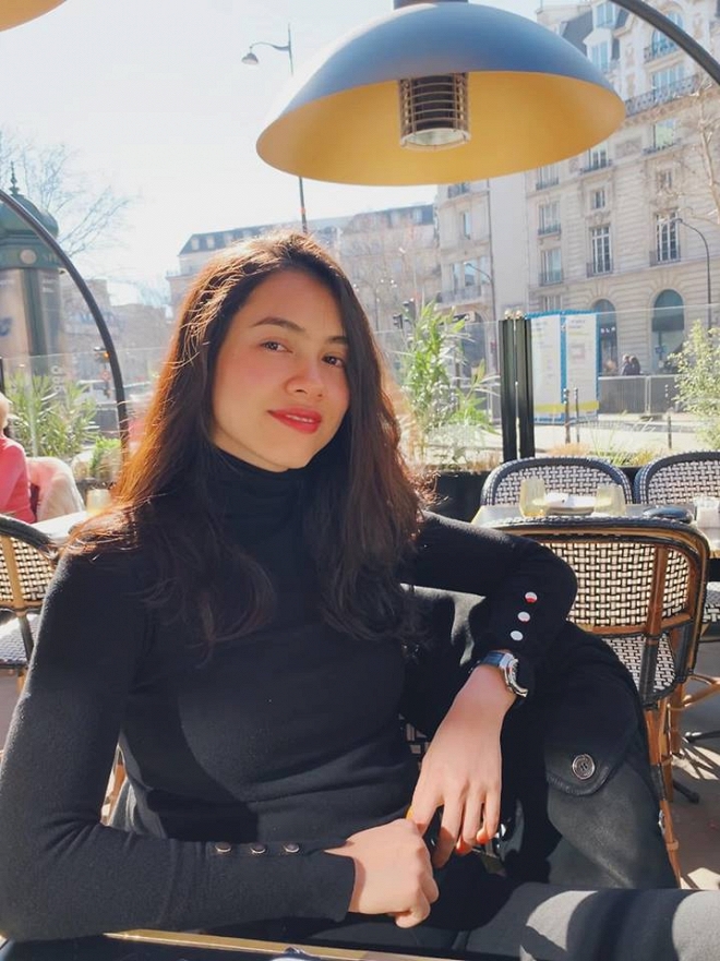 Vài năm trở lại đây, Vũ Hoàng My dành thời gian cho việc học tập và đi du lịch nhiều nơi trên thế giới để có những trải nghiệm thú vị. Trên trang facebook cá nhân của mình, thỉnh thoảng người đẹp mới đăng tải một bức ảnh. Dù vậy những hình ảnh của Vũ Hoàng My luôn được bạn bè và người hâm mộ quan tâm.    Mới đây, Vũ Hoàng My đăng tải bức ảnh của mình cùng lời chia sẻ: 