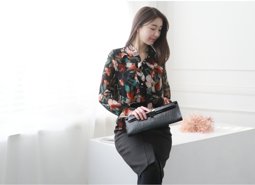 Thiết kế điệu đà xong cũng không kém phần thanh lịch khiến nàng tự tin xuống phố.