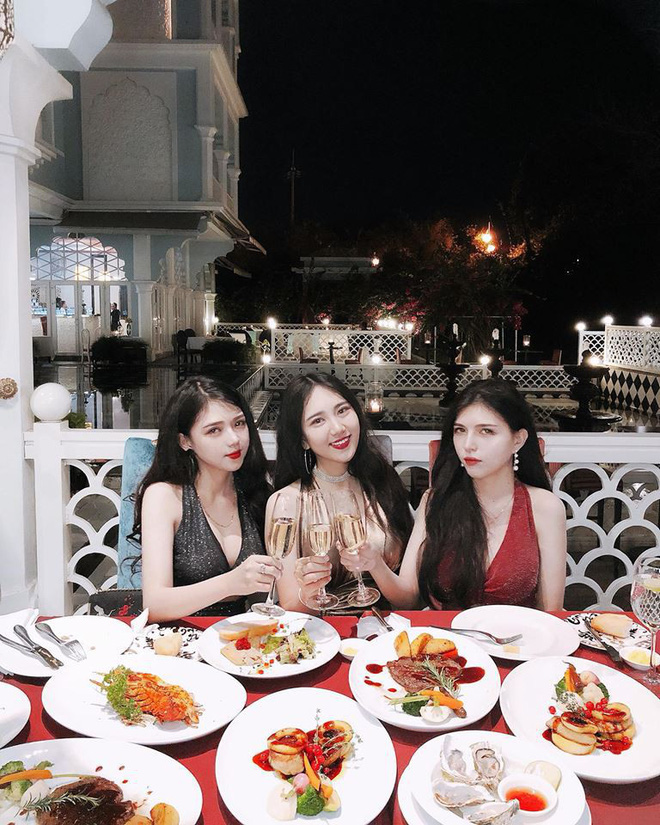 Không chỉ xinh đẹp mà họ đều rất giỏi giang.