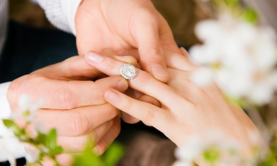 Trong phong thủy đeo nhẫn cũng giúp đỡ bạn nâng cao tài vận