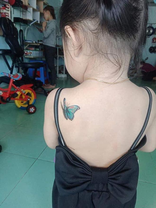 Nhiều người cho rằng đây là hình dán.