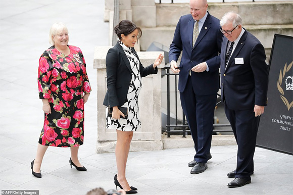 Công nương Meghan bị cho là mặc váy quá ngắn khi tham dự sự kiện.    