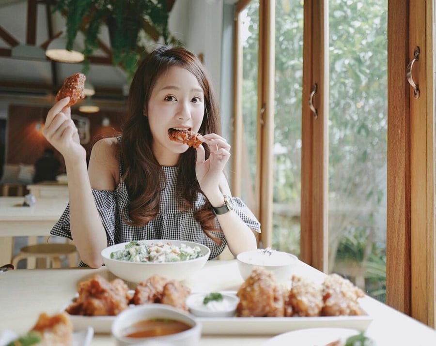 Thói quen ăn uống vội vàng cũng là thói quen xấu