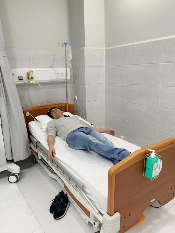 Hình ảnh chồng cũ Phi Thanh Vân nhập viện sau khi tự tử không thành.