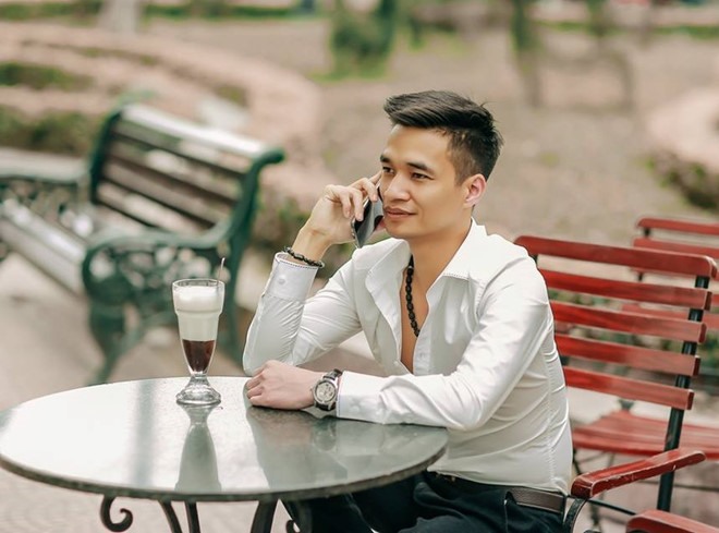 Lệ Rơi nổi tiếng trên cộng đồng mạng từ giữa năm 2014.