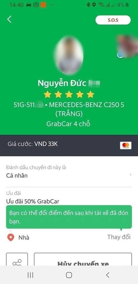 Đi Grab mà được hẳn xe Mercedes đến đón.