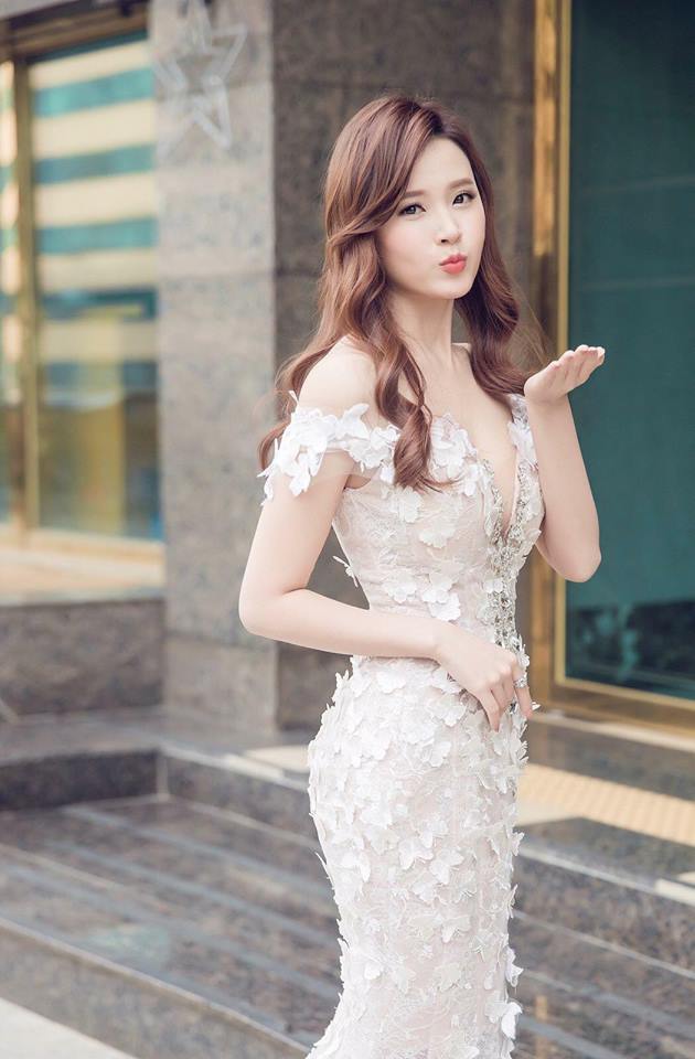 Ngoài ra, Midu cho hay, do tính cách kín kẽ lại ít giao tiếp nên mọi người thường lầm tưởng về cô. Trước đây, khán giả ví Midu như viên pha lê thuần khiết còn hiện tại người đẹp thấy mình giống kim cương vì sự mạnh mẽ và rắn rỏi. Midu của ngày hôm nay sống chọn lọc, biết mình thích cái gì và thuộc về nơi nào thì hạnh phúc.    