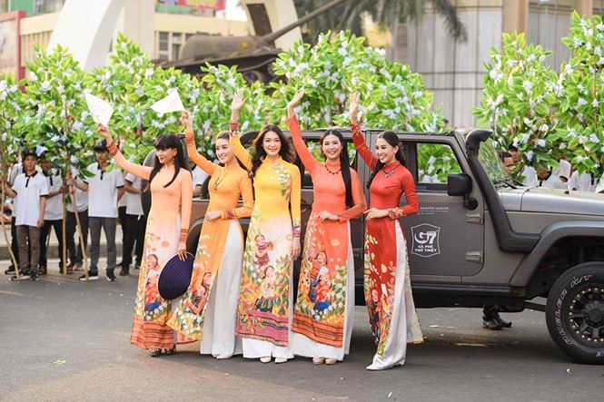 Ngoài Hoa hậu Tiểu Vy còn có Hoa hậu Thuỳ Dung, Ngọc Hân, Á hậu Huyền My và Á hậu Trương Thị May.  