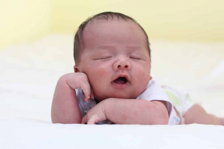 Các mẹ hãy cho bé yêu của mình đi ngủ đúng giờ để be có thể phát triển toàn diện