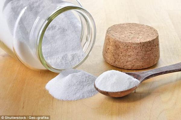 quan-ao-mua-dong-hoi-nhu-cu-me-tre-tien-tay-vut-thu-nay-vao-tu-mai-thom-nuc-nha-baking-soda-1528156431416561690548-1542860638-141-width600height399