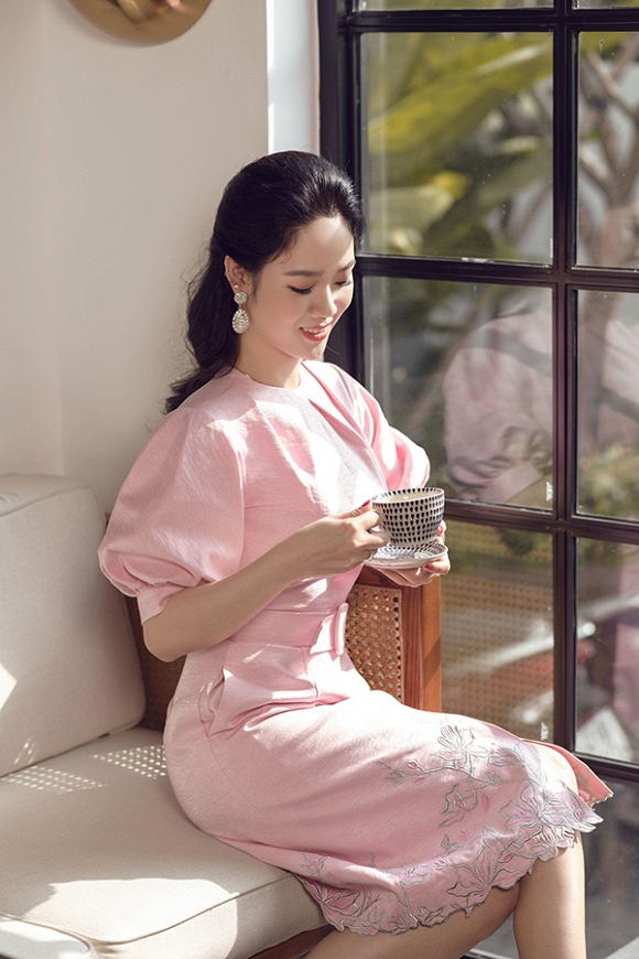 Ở độ tuổi 34, Mai Phươn vẫn sở hữu vẻ đẹp tươi trẻ, dịu dàng.  