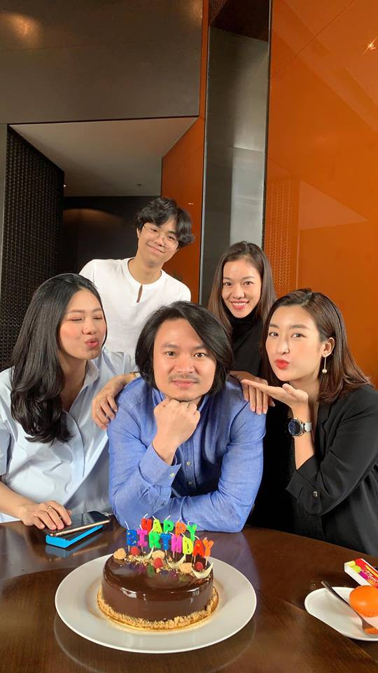 Thanh Tú lộ bụng to và khuôn mặt tròn trịa, phát tướng rõ rệt.  