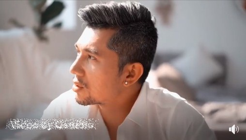 ... nhìn anh quá khác so với trước khi thẩm mỹ.  