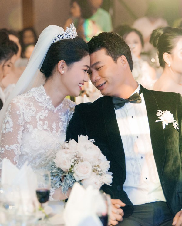 Thanh Tú và ông xã doanh nhân hơn nhiều tuổi vừa kết hôn vào tháng 12 vừa qua trong sự chúc phúc của đông đảo bạn bè và người hâm mộ.