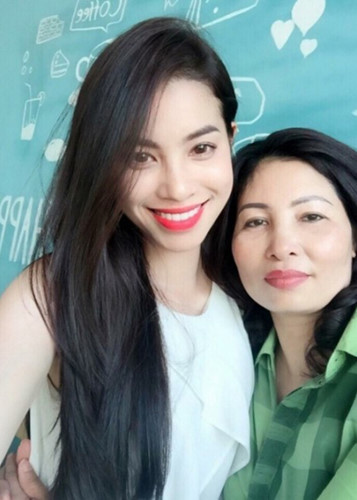 Sau khi đăng quang, Phạm Hương luôn bận rộn với công việc nên cô muốn có thời gian dành cho mẹ nhiều hơn.  