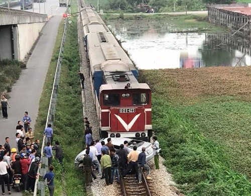 Hiện trường vụ va chạm ở Hải Dương.  