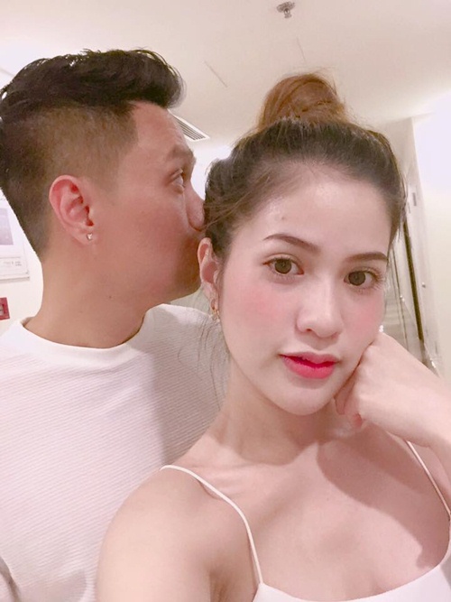 Bà xã Việt Anh bị chê ứng xử kém khi là vợ của người nổi tiếng.
