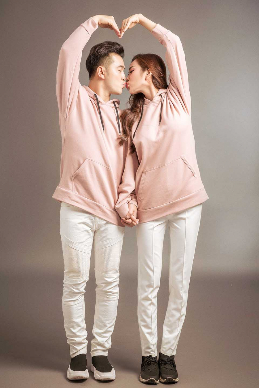 Kim Cương từ bỏ tất cả để làm hậu phương cho chồng.  