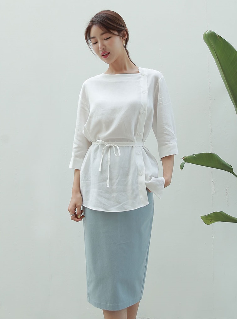 Kiểu dáng chân váy bút chì dài tôn dáng các bạn nữ công sở đặc biệt các cô nàng dáng cao ưu thế càng trở nên sang chảnh hơn  