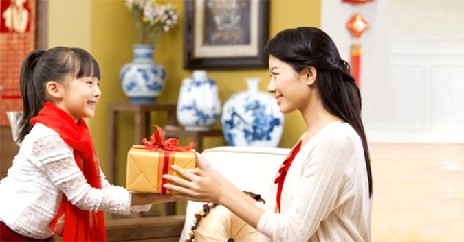 Dạy cho trẻ biết cách ứng xử biết cảm ơn và biết ơn
