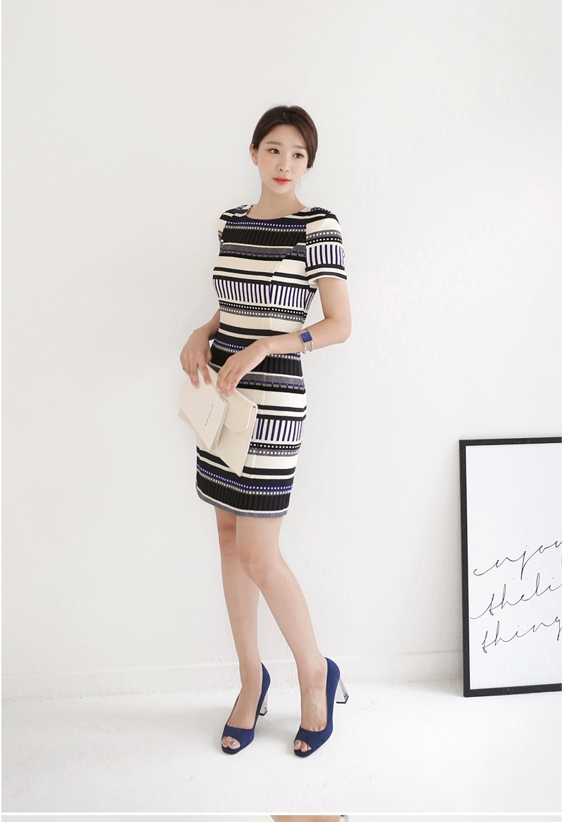 Dưới bàn tay “vàng” của các nhà thiết kế, các họa tiết trên nhiều nền vải khác nhau đã tạo ra các kiệt tác thời trang. Các cô nàng đã có thể dễ dàng lựa chọn được cho mình một bộ Shbet999 com đăng nhập đẹp và ấn tượng nhất.  