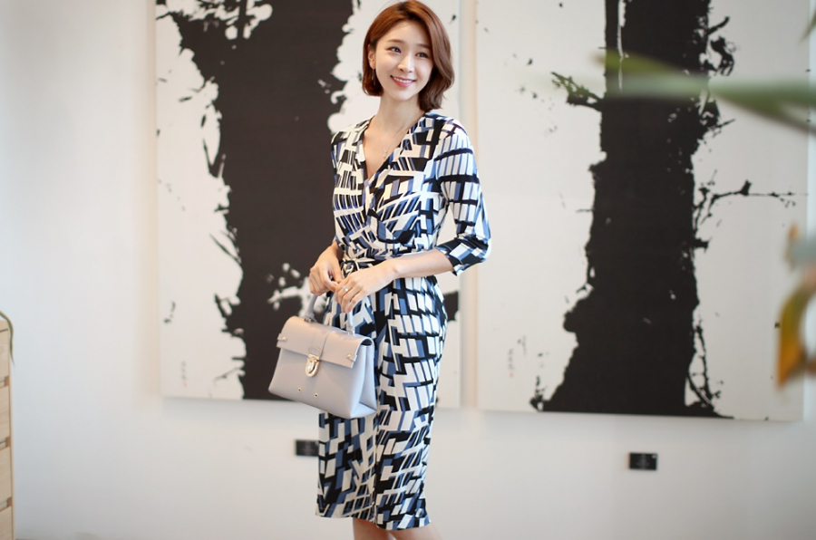 Với phụ nữ công sở, trước khi đi làm thường phải đứng trước gương và bắt đầu phân vân hôm nay không biết nên mặc gì cho đẹp, nhiều khi phải trễ làm vì không biết mặc gì. Đây là một trong những gợi ý tuyệt vời dành cho bạn.