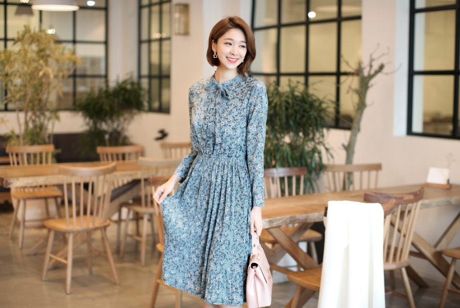 Những chiếc đầm voan họa tiết nhẹ nhàng thướt tha này thích hợp cho nàng diện đi làm ngày freestyle hoặc đi dạo chơi xuống phố cùng bạn bè.