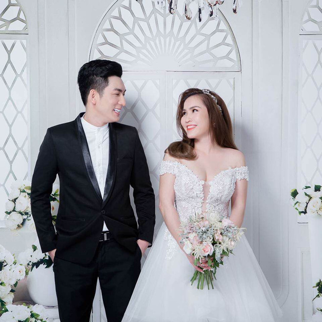 Bảo Duy và người vợ hiện tạị.    
