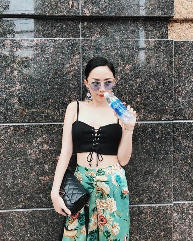 chiec-ao-be-chi-bang-gang-tay-lai-duoc-elly-tran-va-cac-my-nhan-showbiz-lang-xe-nhiet-tinh-optimized-5klc-1552447709-581-width640height800