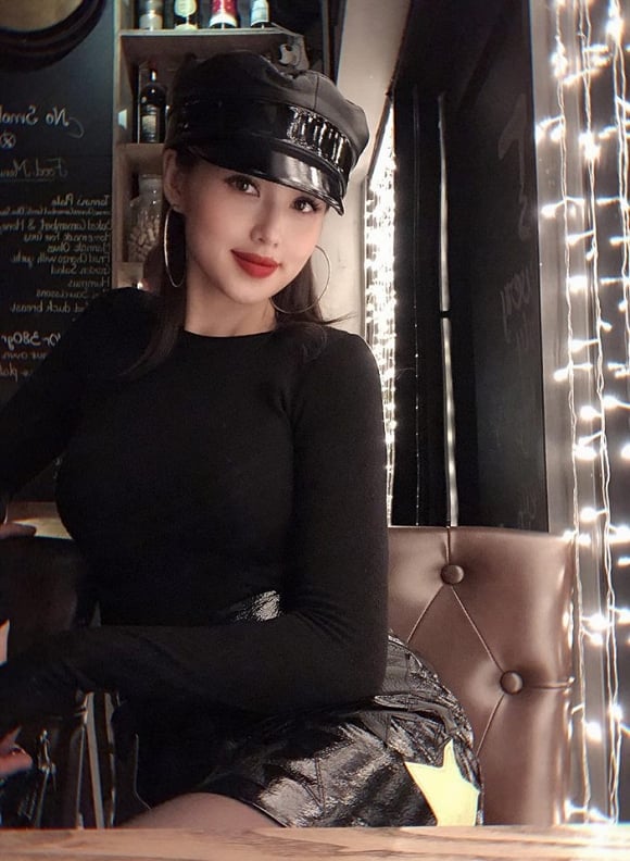 Cách đây một thời gian, câu chuyện lùm xùm của cựu hot girl và Maya - tình cũ của ông xã Tâm Tít đang gây xôn xao dư luận. Tâm Tít cho hay, Maya vẫn thường xuyên hỏi han tình hình của chồng cô. Nữ diễn viên cũng nhấn mạnh, vì Maya có tiểu sử làm 