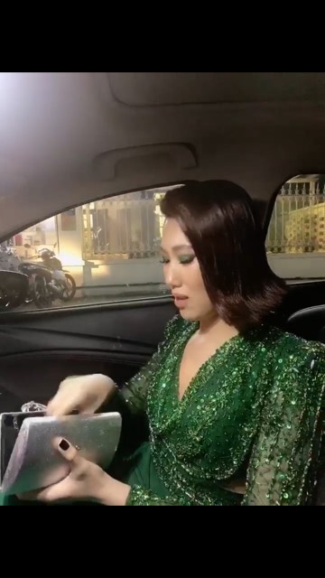 Hình ảnh Thúy Ngân trong đoạn video của Trung Dũng. Trung Dũng mắng yêu Thúy Ngân: 