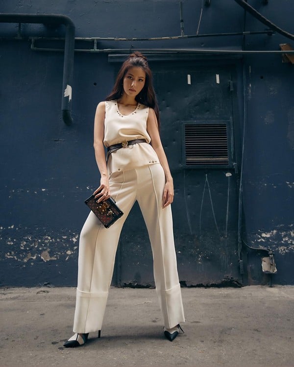Diễm My hấp dẫn và thời thượng với set đồ được may chỉn chu từ phom dáng đến những chi tiết trang trí tinh tế.