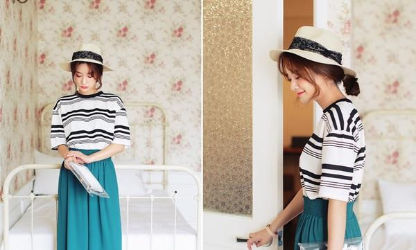 Những chiếc áo len mỏng, tay lỡ thích hợp cho tiết trời xuân thỉnh thoảng hơi se lạnh.   