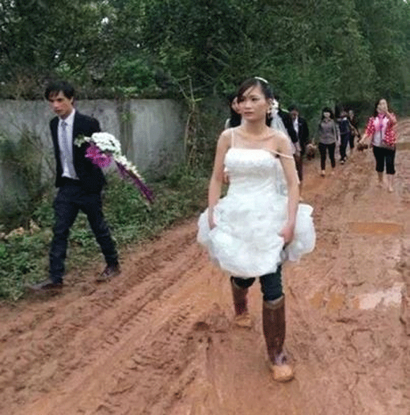 Cô dâu lội ủng trong Quatrian shbet hiện đang mở.