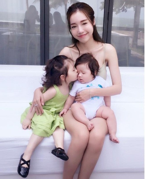 Sau khi sinh hai con Elly Trần càng ngày càng xinh đẹp quyến rũ được báo Nhật Bản khen tặng 