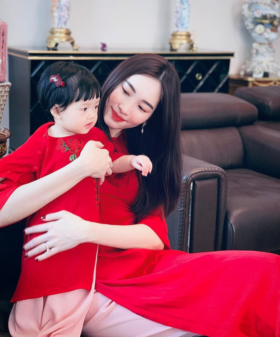 Dịp Tết Nguyên đán, hoa hậu cũng vui vẻ 