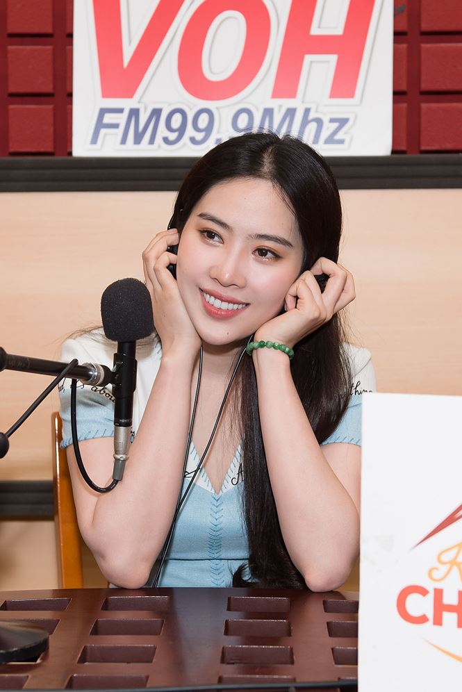 “Đầu năm 2019, Nam Em có nhiều năng lượng tích cực trong Shbet16 chơi game trực tuyến, mọi thứ thay đổi dần, bắt đầu lạc quan hơn, vui hơn. Trước đó, khoảng nửa năm 2018, cuộc đời Nam Em như “tàn phế”, không đi làm, chỉ ở nhà ăn và coi phim nên tăng cân không kiểm soát”, cô chia sẻ.  