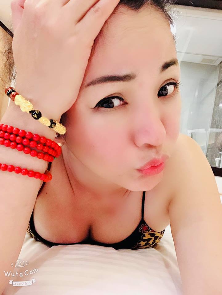 Ở tuổi 43, Thúy Nga vẫn khiến chị em xuýt xoa khi sở hữu vòng 1 nóng bỏng.