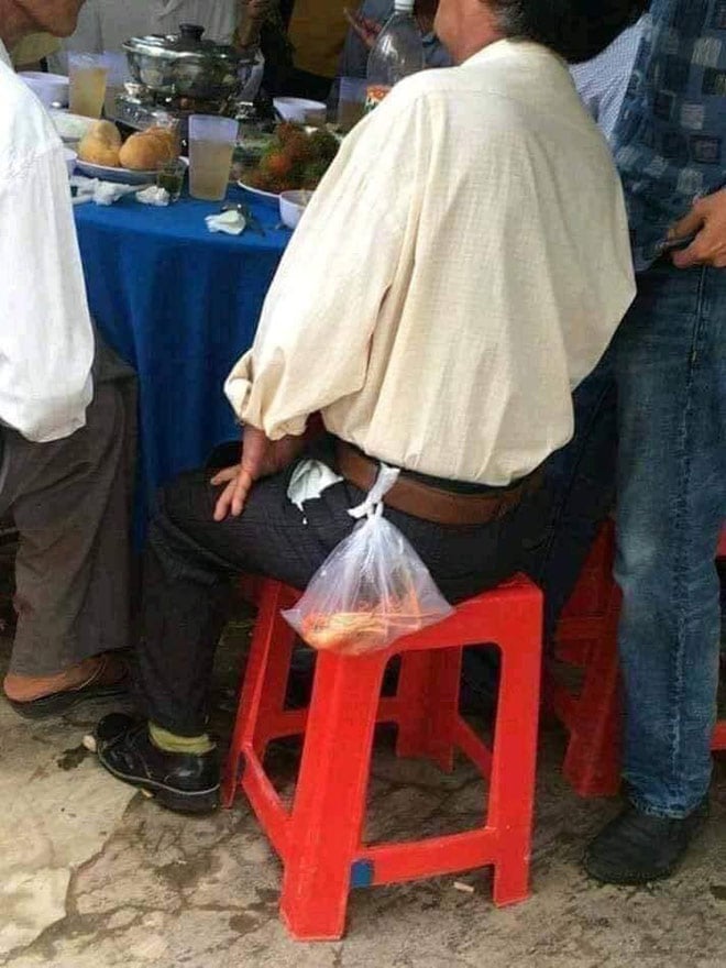 Hình ảnh đời thường cũng khiến nhiều người cay mắt.