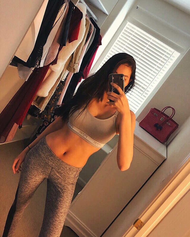 Phạm Hương khoe body săn chắc sau tin đồn sinh em bé. 