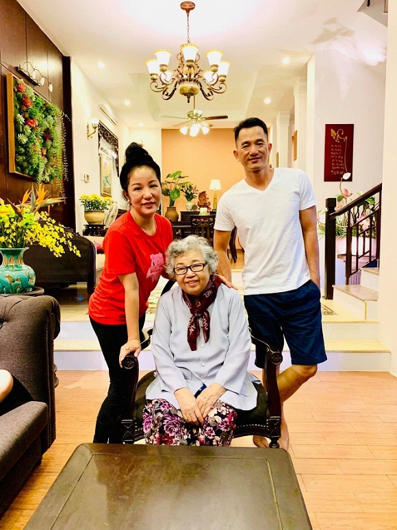 Thúy Nga cho biết cứ ngồi với mẹ thì sẽ bị mắng và chê bai thậm tệ.  
